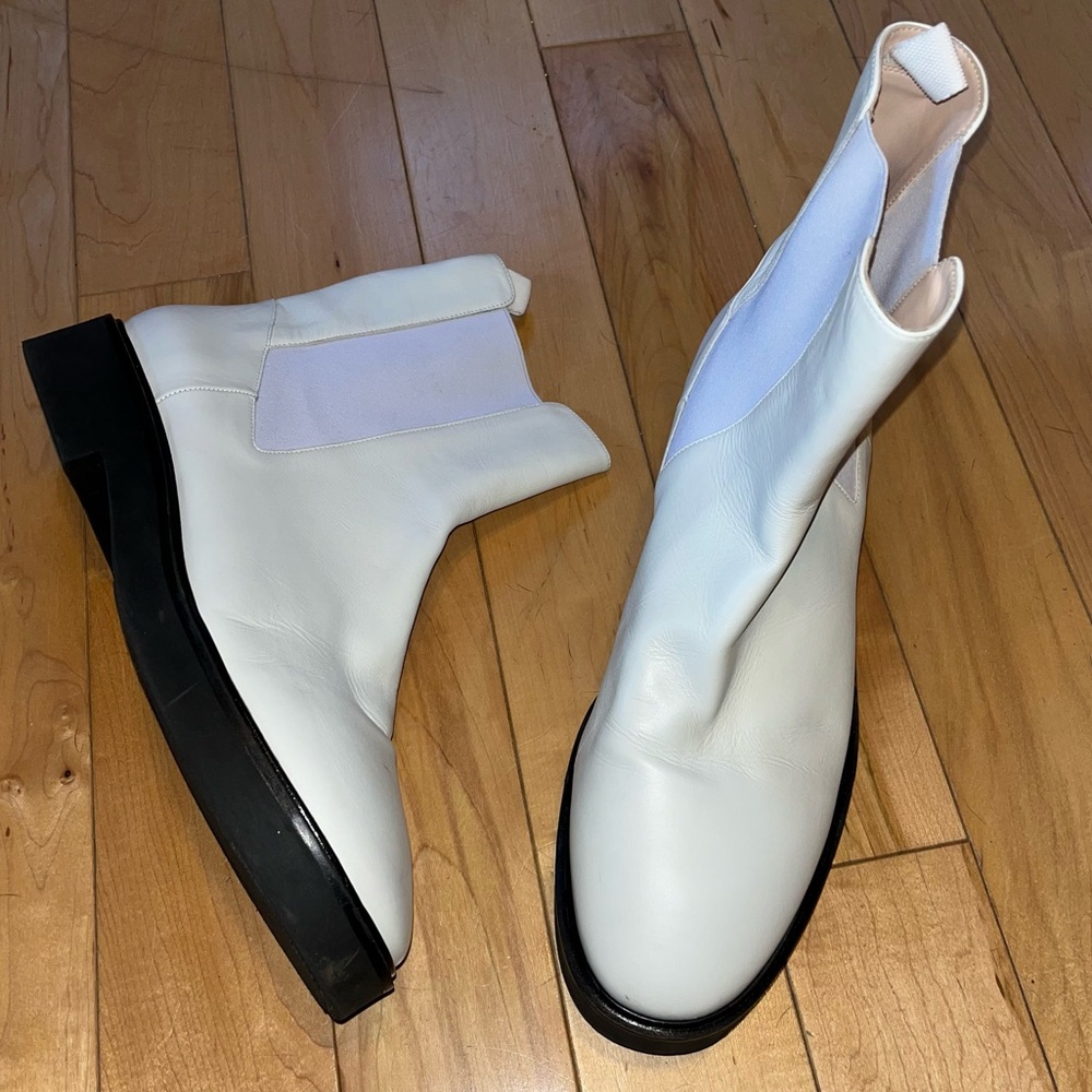 Stuart Weitzman White Leather Pull On Boots size 12